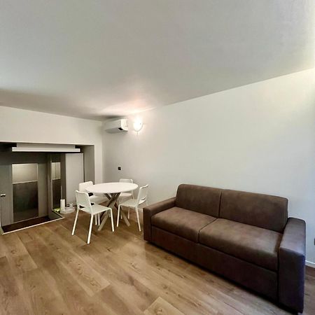 Central Side Apartment Милано Екстериор снимка