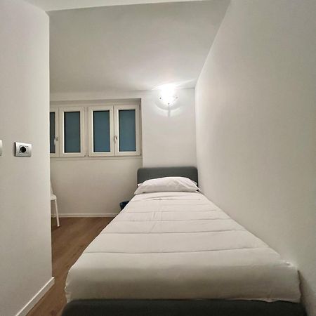 Central Side Apartment Милано Екстериор снимка