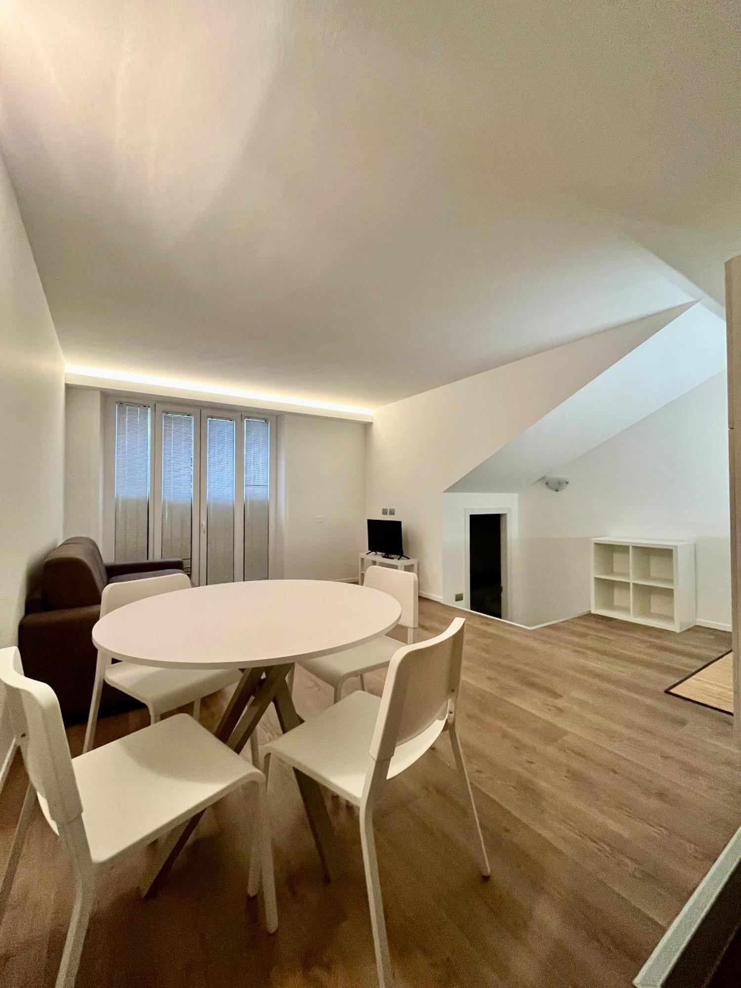 Central Side Apartment Милано Екстериор снимка