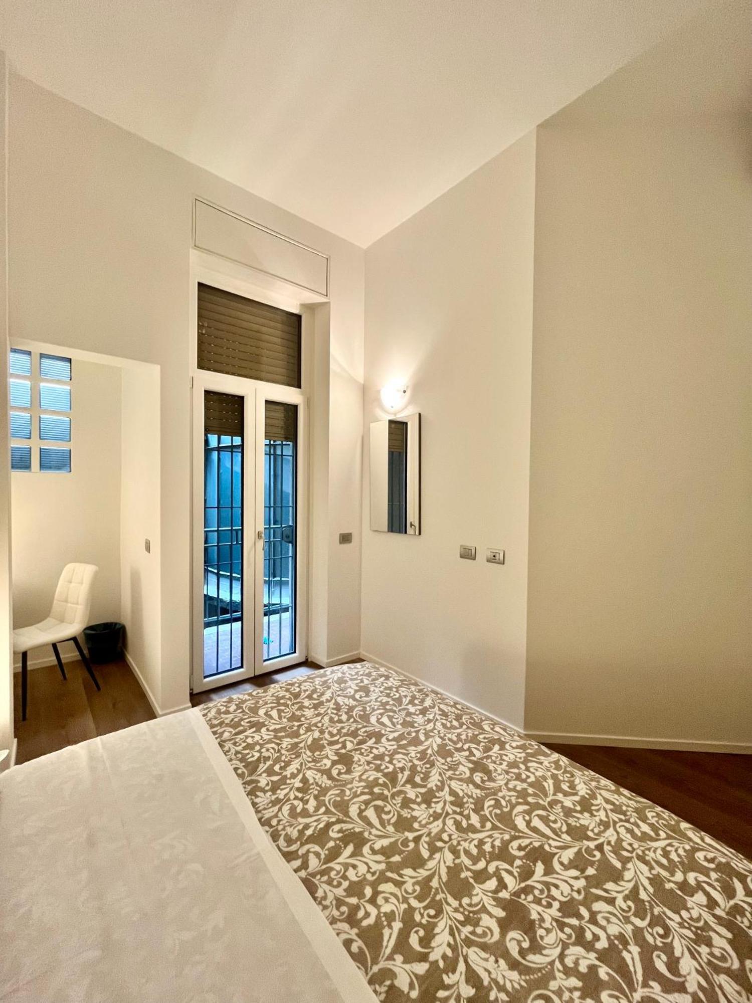 Central Side Apartment Милано Екстериор снимка