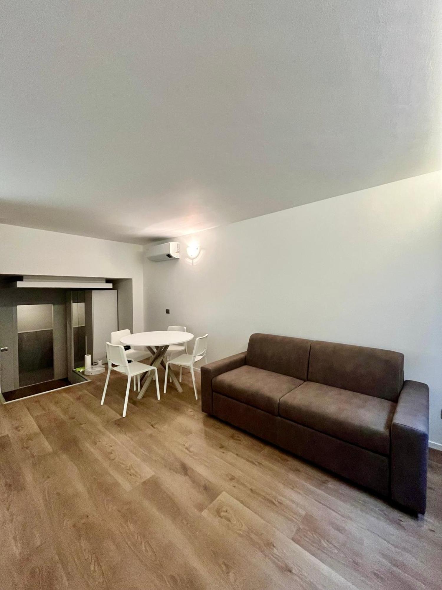 Central Side Apartment Милано Екстериор снимка