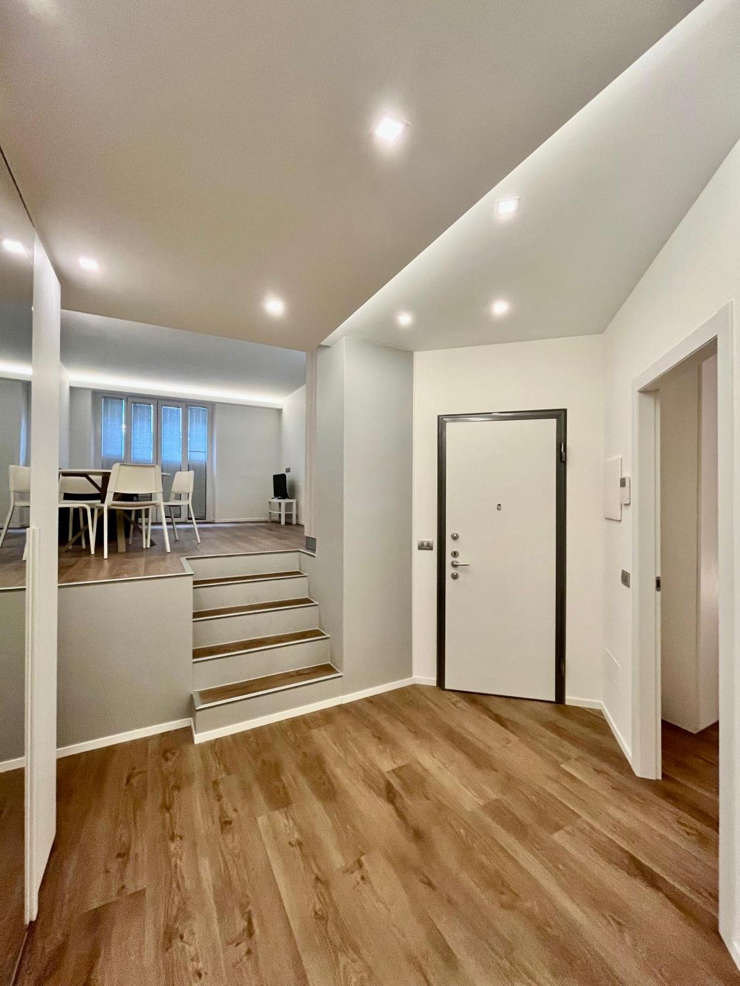 Central Side Apartment Милано Екстериор снимка