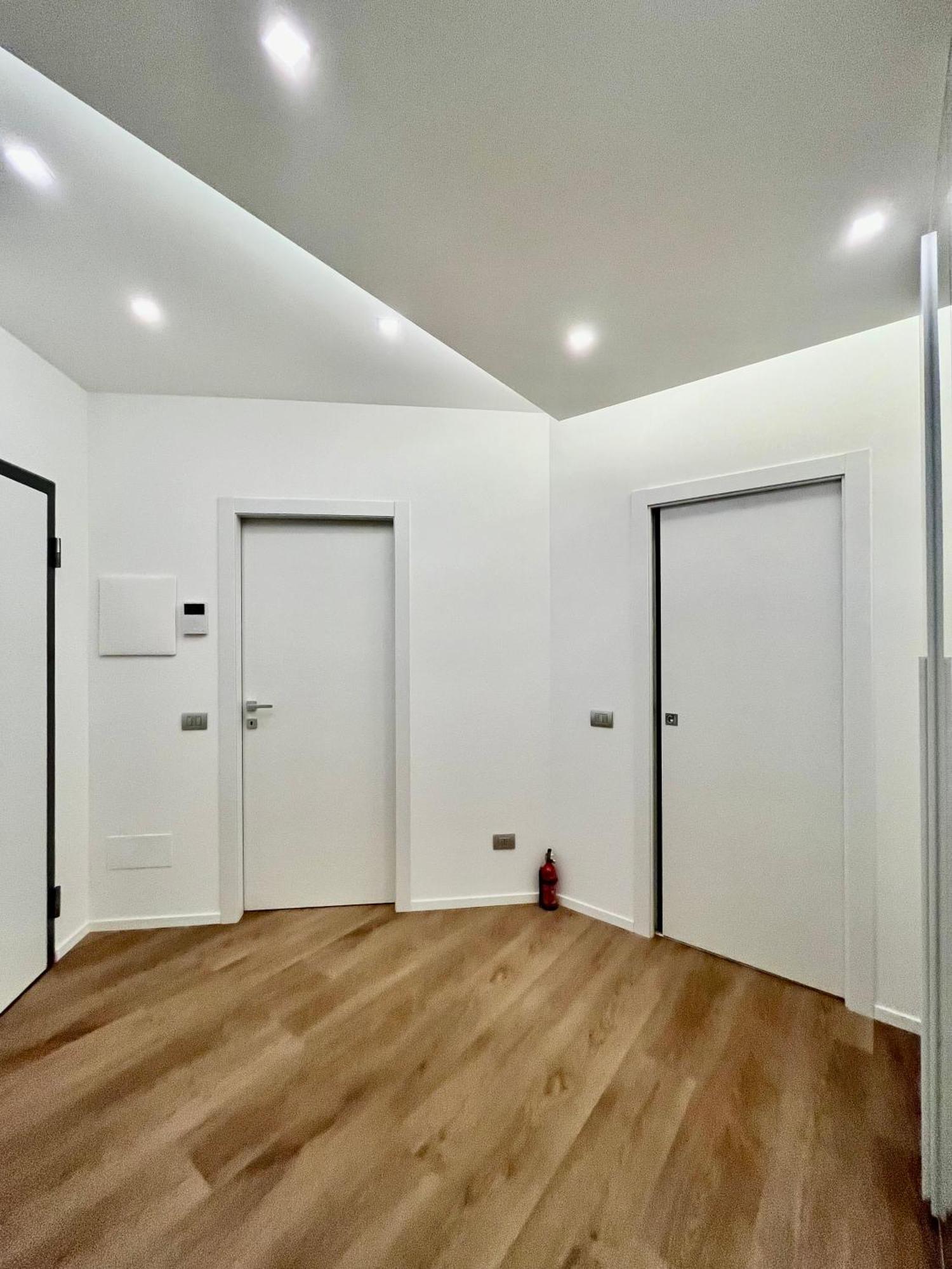 Central Side Apartment Милано Екстериор снимка