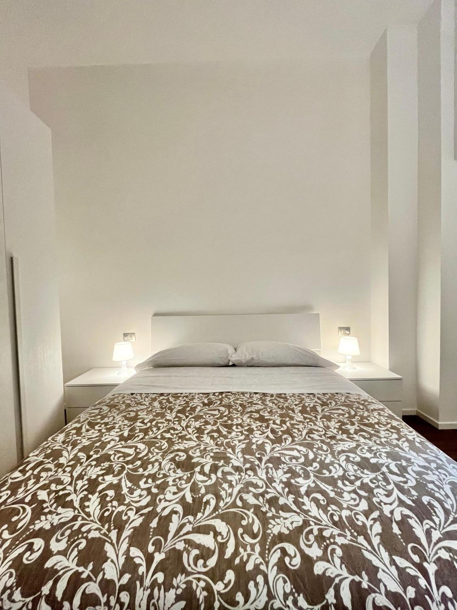 Central Side Apartment Милано Екстериор снимка