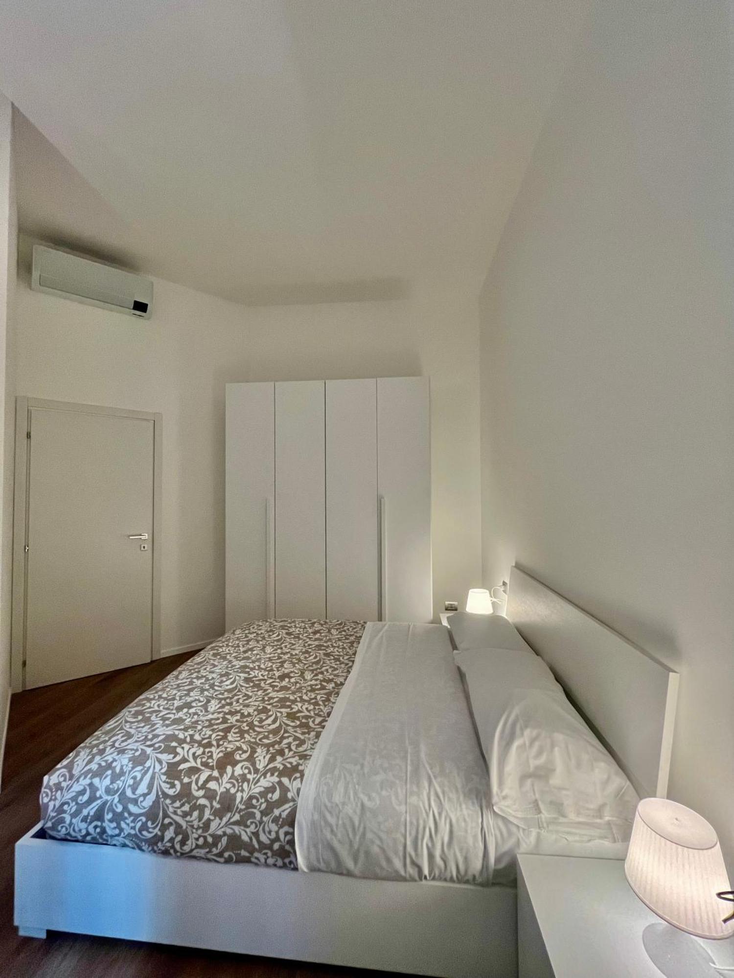 Central Side Apartment Милано Екстериор снимка