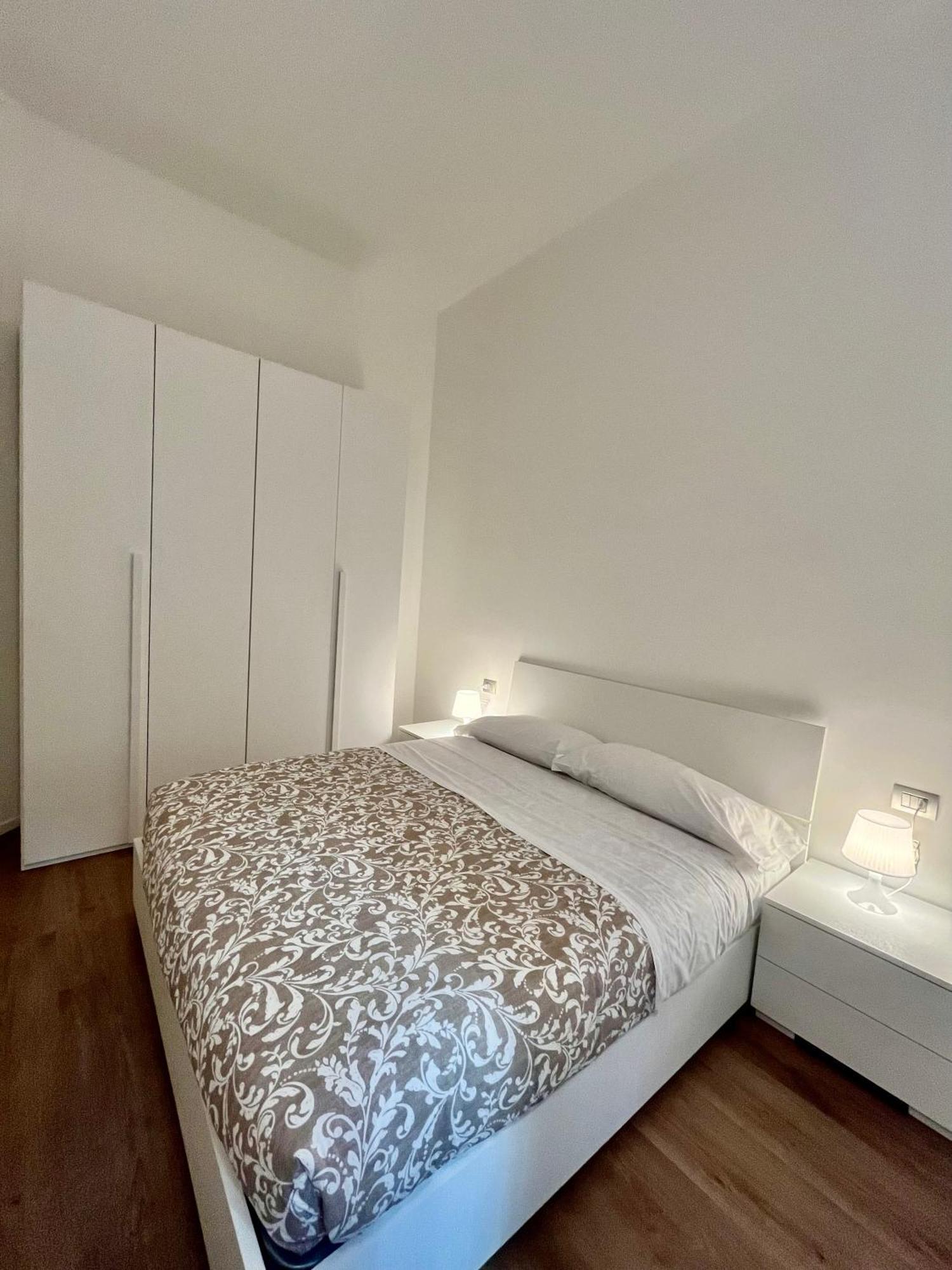Central Side Apartment Милано Екстериор снимка