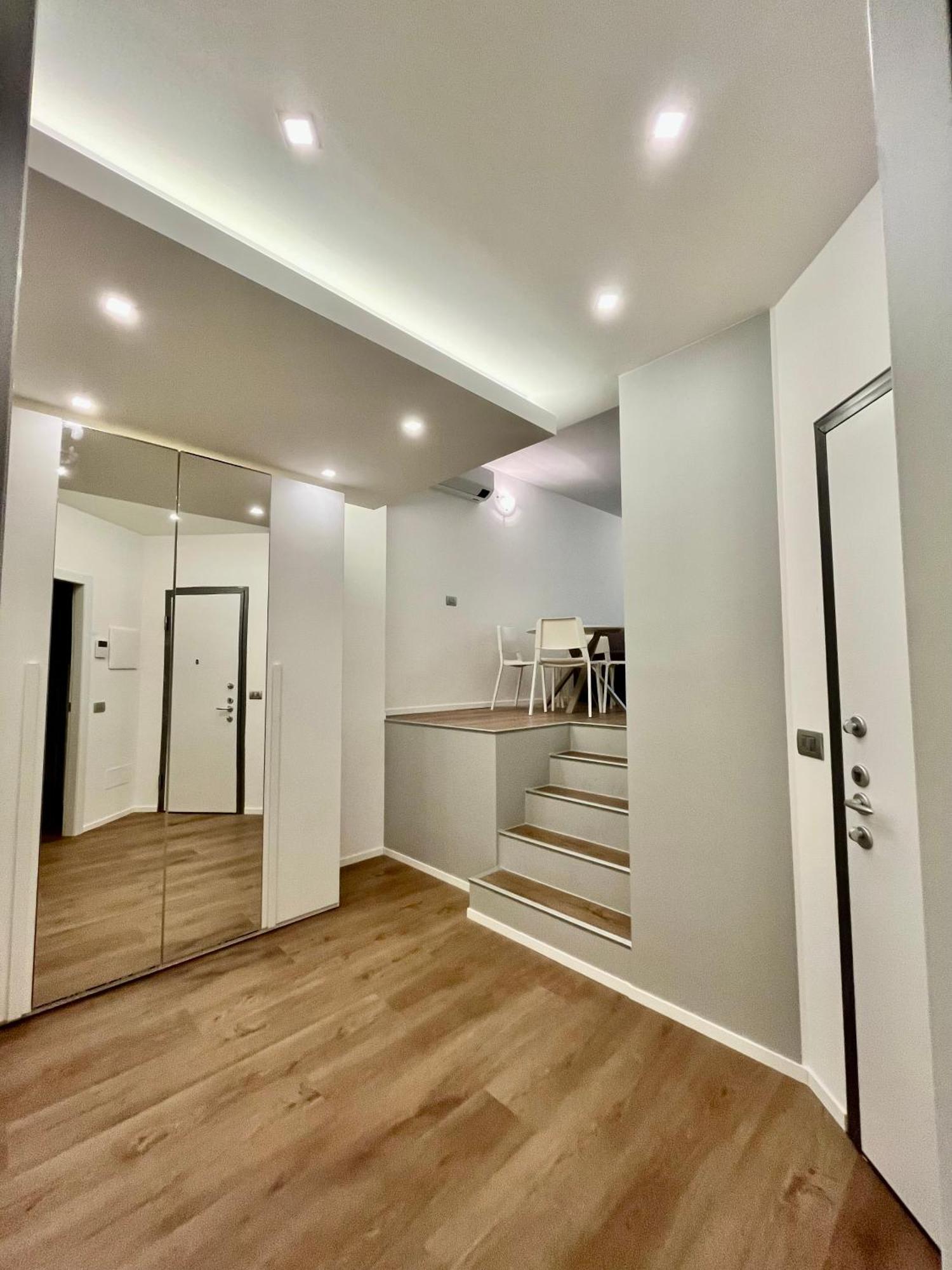 Central Side Apartment Милано Екстериор снимка